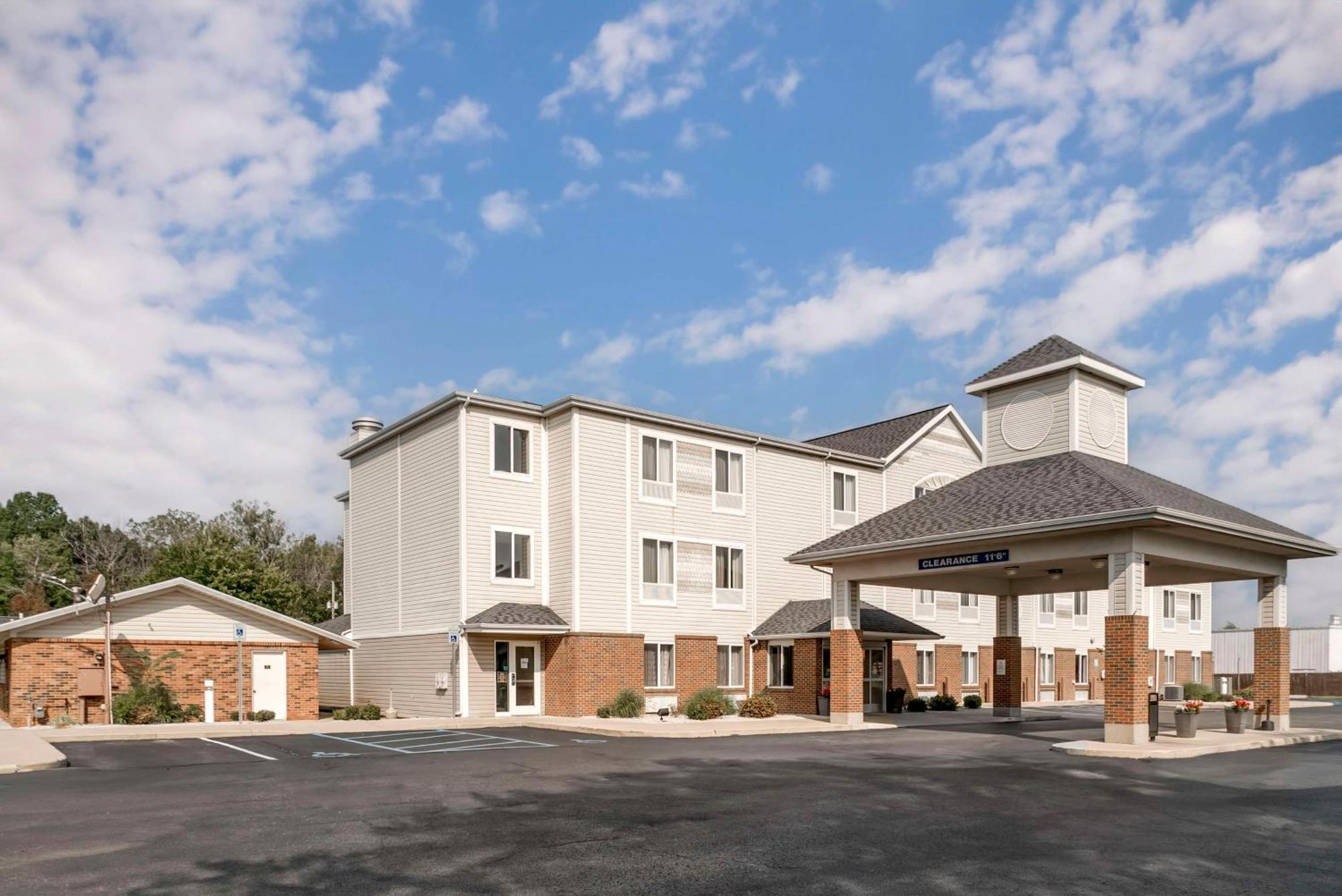 Best Western Beacon Inn Grand Haven Exteriör bild