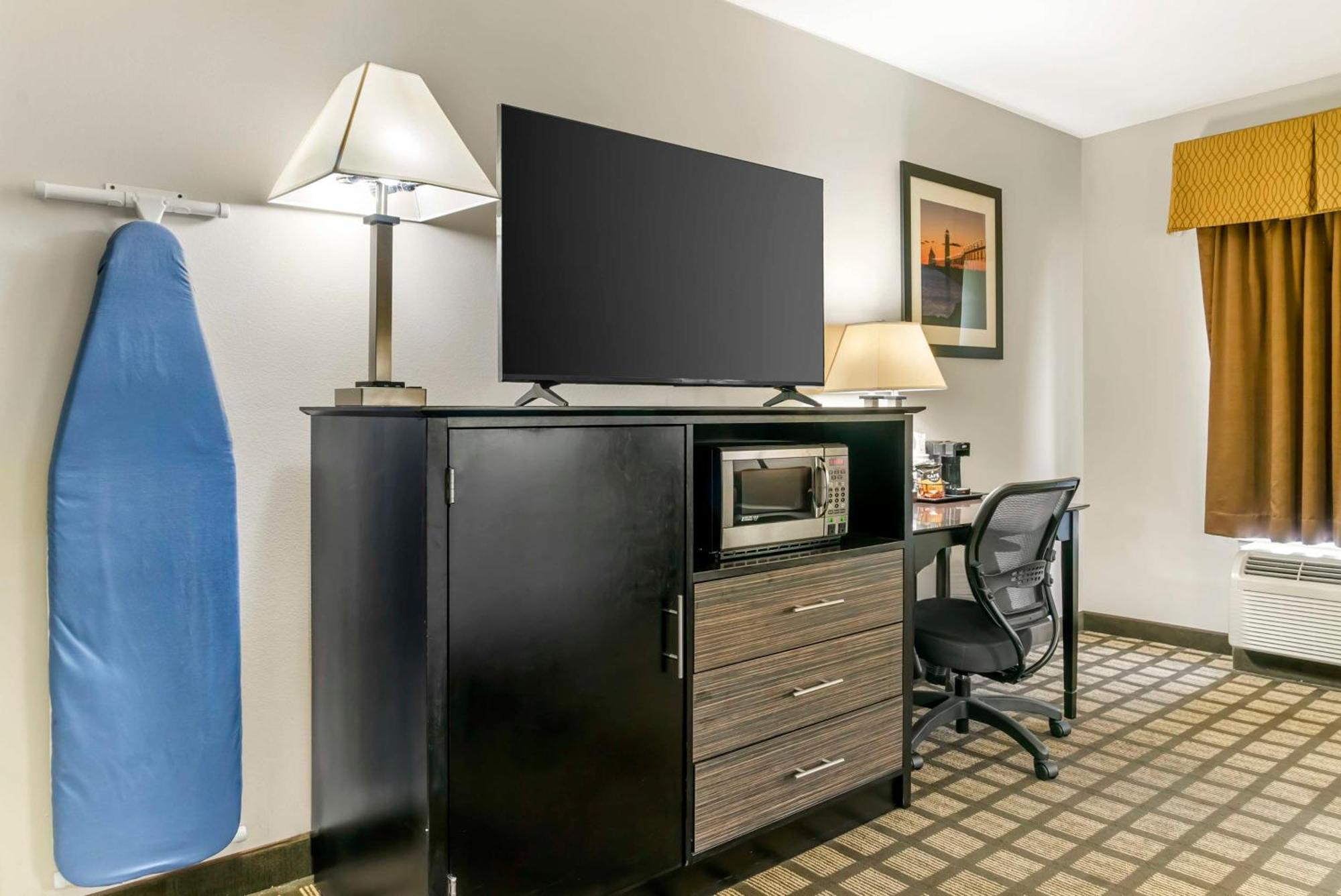 Best Western Beacon Inn Grand Haven Exteriör bild